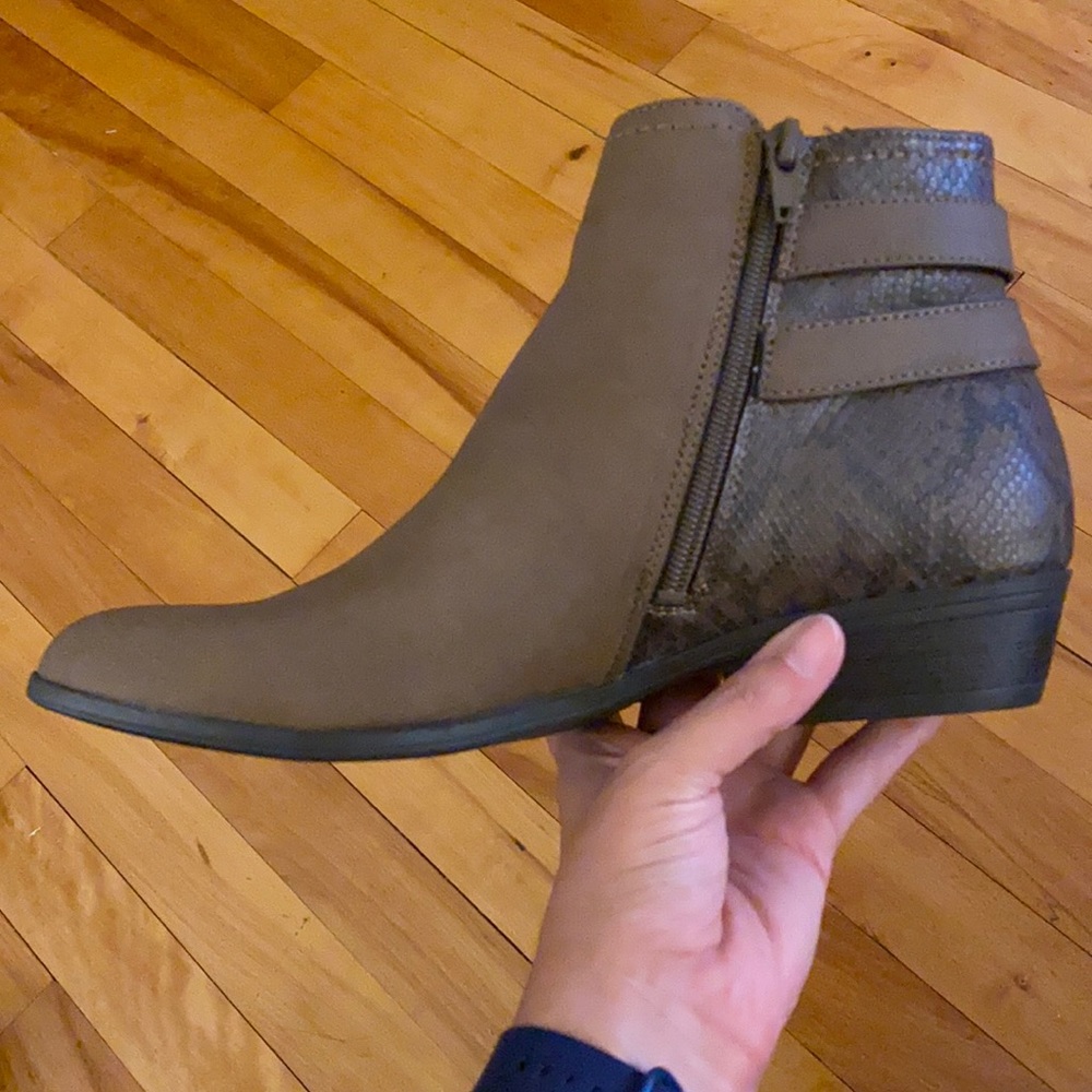 Ankle Boots. Tan/Snake. Size 9.